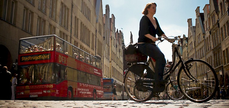 Nutzen Sie den Münsterbus für eine Stadtrundfahrt oder buchen Sie eine Stadtführung zu Fuß