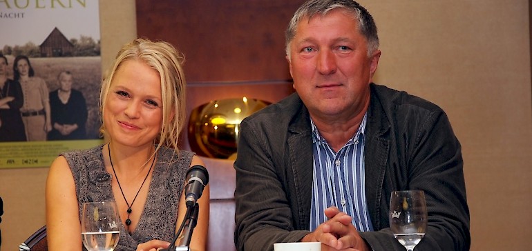 Nova Meierhenrich und Veit Stübner bei der Pressekonferenz im Kaiserhof