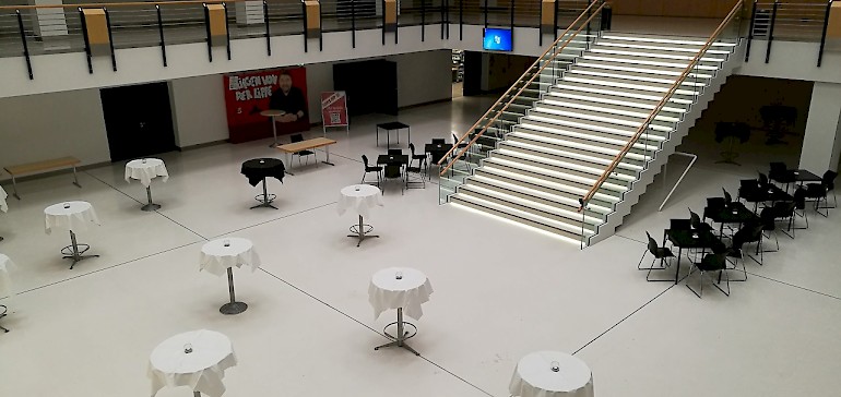 Im Foyer können Empfänge, aber auch Messen und Ausstellungen stattfinden