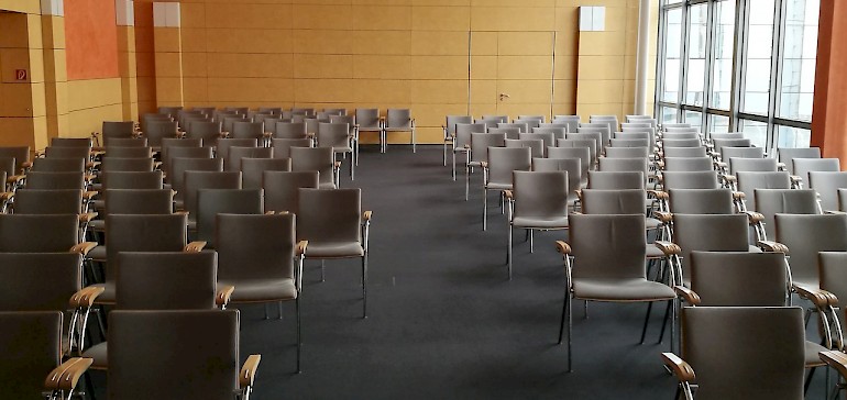 Großzügiges Platzangebot im Tagungsraum