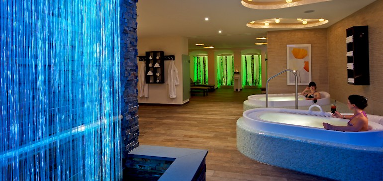 Das Whirlwannenbad ist beim After-Work-Spa inklusive