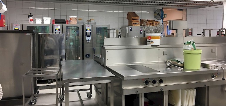 Einblick in die Großküche der LVM