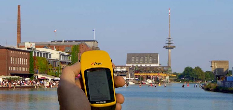 Lockern Sie das Firmenfest mit einem Unterhaltungsprogramm auf, z.B. einer GPS-gesteuerten Stadtrally