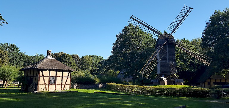 Der Mühlenhof ist ein Freilichtmuseum mit historischen Höfen und Häusern aus dem 16. bis 19. Jahrhundert