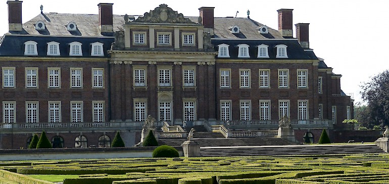 Die barocke Schlossanlage Schloss Nordkirchen sollte auf jeden Fall ein Stopp auf Ihrer Radtour sein